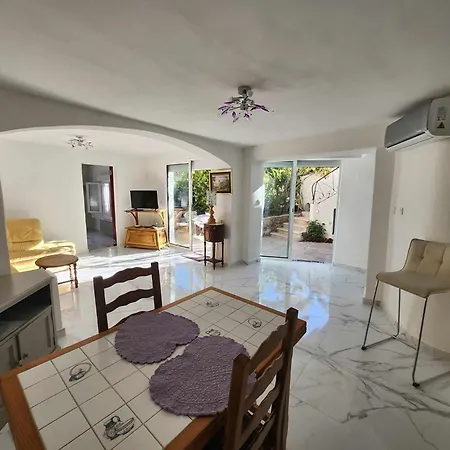 Apartment Les Rosieres Maxime-golf De Saint Tropez, Climatisee *